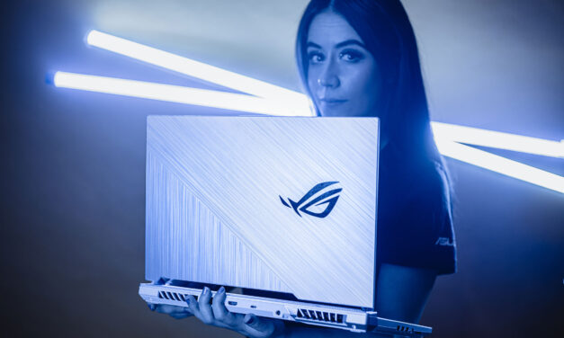 Intel y Asus lanzan laptop desde un avión y ¡tú puedes encontrarla!